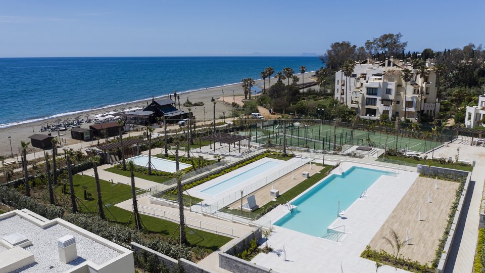 Estepona, Apartamento de lujo en un nuevo complejo en primera línea de playa