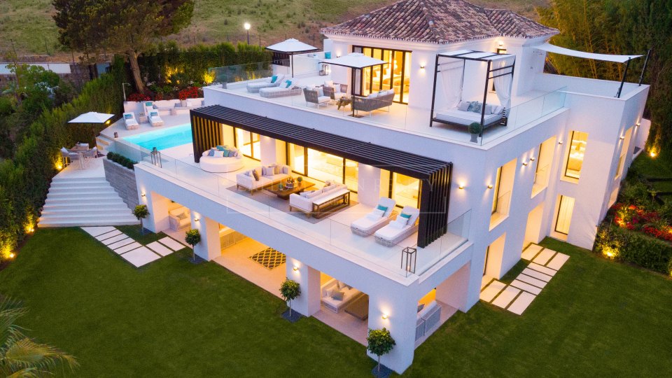 Nueva Andalucia, Contemporary family villa in the heart of the Golf valley