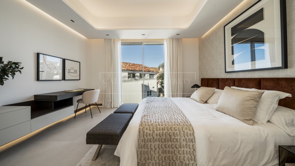 Marbella East, Frontline Beach Duplex with Private Pool in Las Chapas