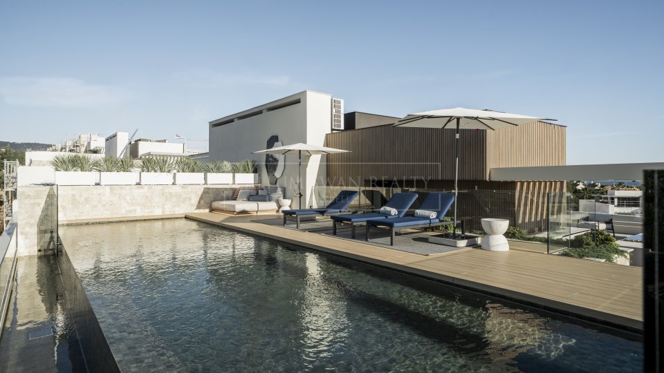 Marbella East, Frontline Beach Duplex with Private Pool in Las Chapas