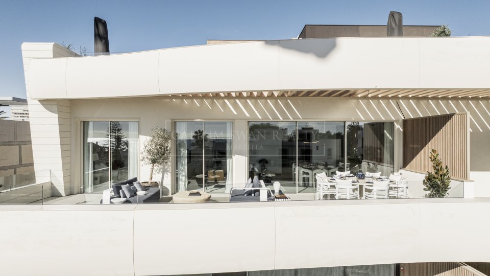 Marbella East, Frontline Beach Duplex with Private Pool in Las Chapas