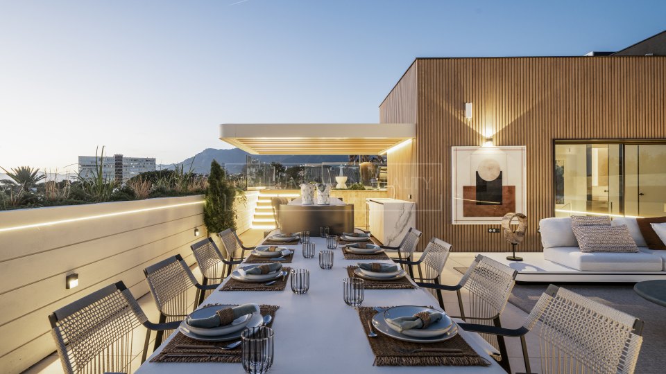 Marbella East, Frontline Beach Duplex with Private Pool in Las Chapas