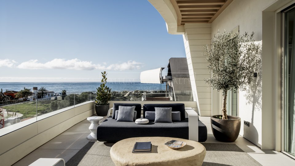 Marbella East, Frontline Beach Duplex with Private Pool in Las Chapas