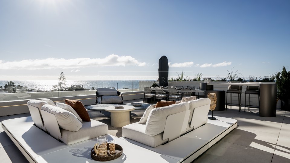 Marbella East, Frontline Beach Duplex with Private Pool in Las Chapas