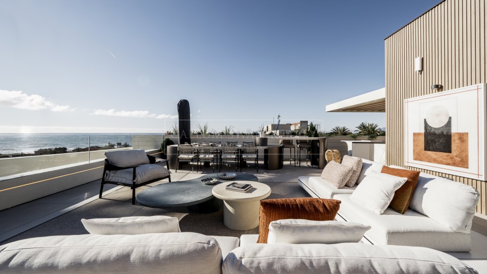 Marbella East, Frontline Beach Duplex with Private Pool in Las Chapas