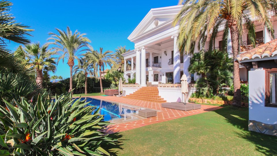 Marbella Golden Mile, Elegant classical style villa in Sierra Blanca with stunning sea views