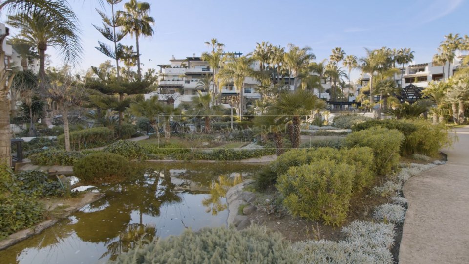 Marbella Golden Mile, Appartement de luxe élégant dans une résidence en bord de mer de Puente Romano