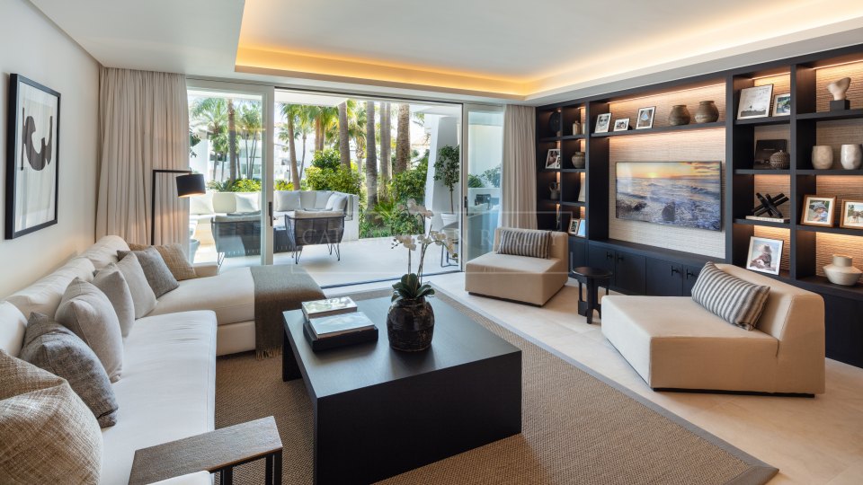 Marbella Golden Mile, Stylish luxury apartment in beachfront complex of Puente Romano