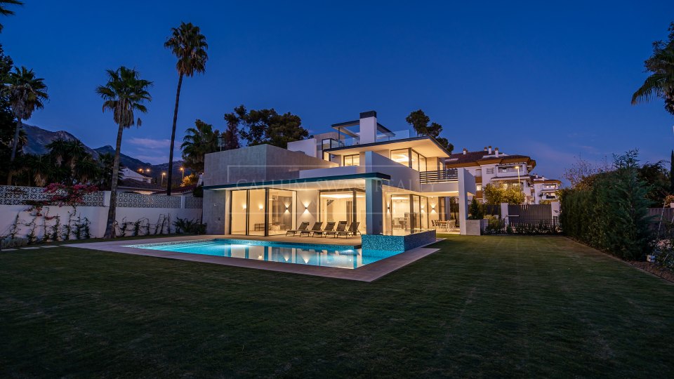 Marbella Golden Mile, Impresionante villa moderna con vistas al mar en la Milla de Oro de Marbella