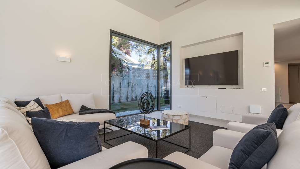 Marbella Golden Mile, Impresionante villa moderna con vistas al mar en la Milla de Oro de Marbella