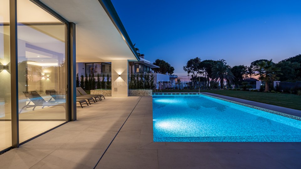 Marbella Golden Mile, Impresionante villa moderna con vistas al mar en la Milla de Oro de Marbella