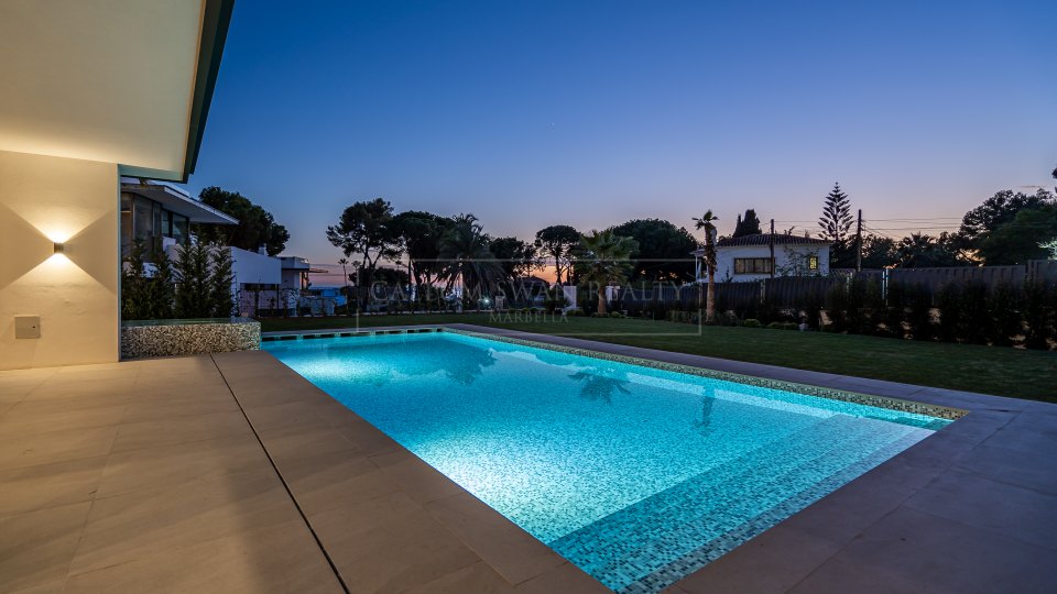 Marbella Golden Mile, Impresionante villa moderna con vistas al mar en la Milla de Oro de Marbella