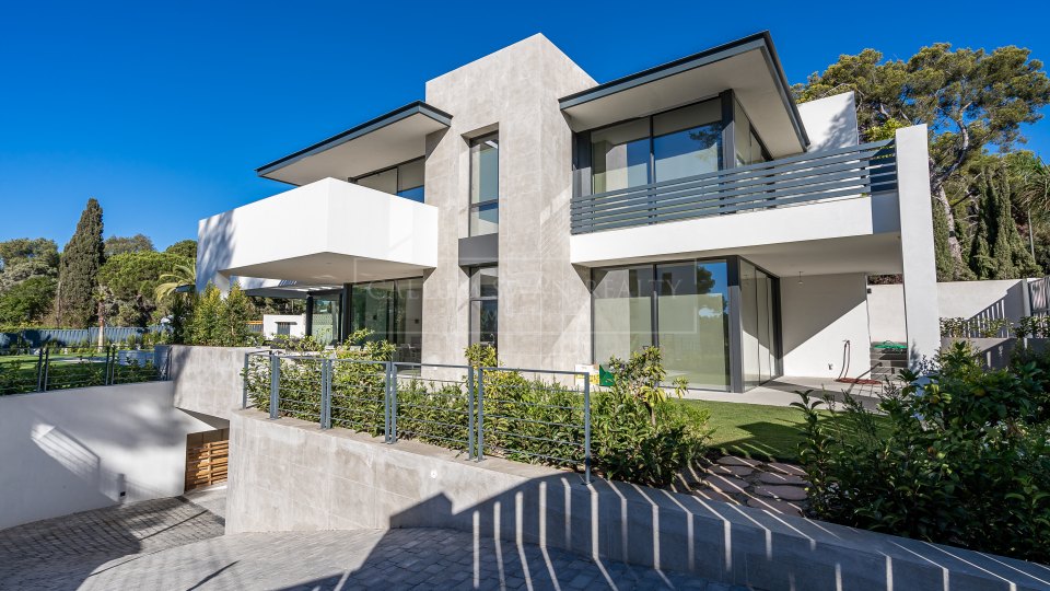 Marbella Golden Mile, Impresionante villa moderna con vistas al mar en la Milla de Oro de Marbella