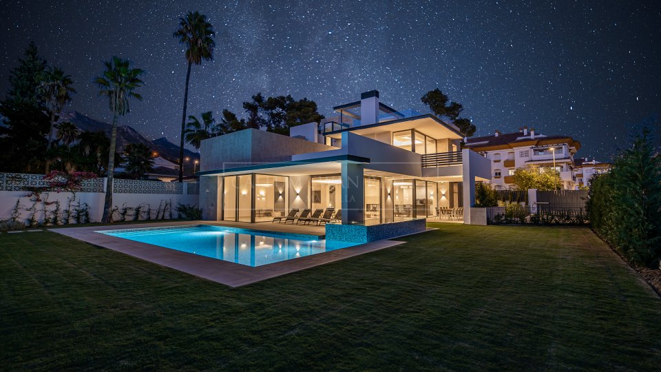 Marbella Golden Mile, Impresionante villa moderna con vistas al mar en la Milla de Oro de Marbella