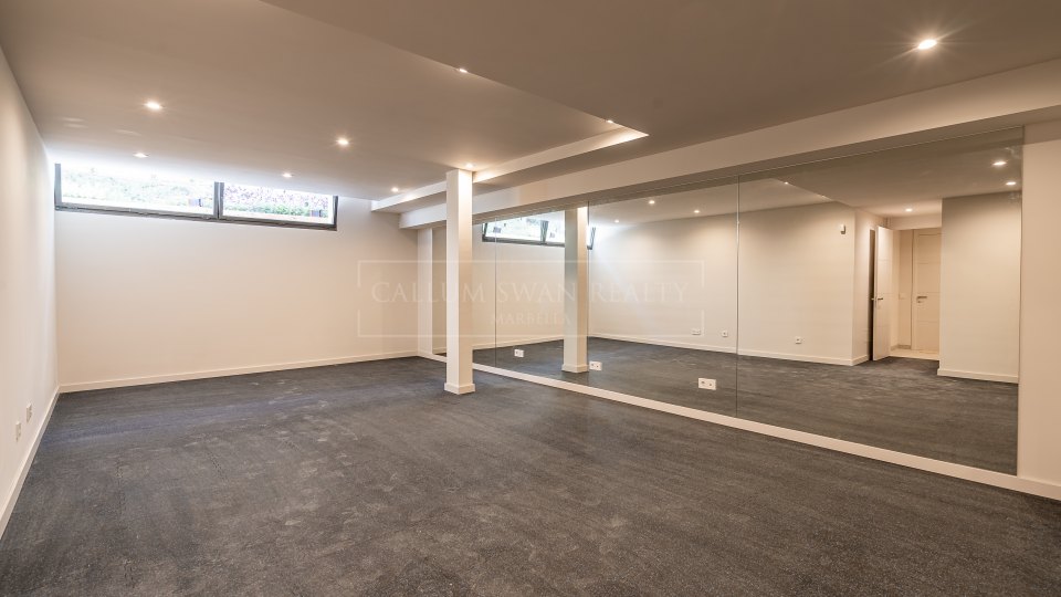 Marbella Golden Mile, Impresionante villa moderna con vistas al mar en la Milla de Oro de Marbella