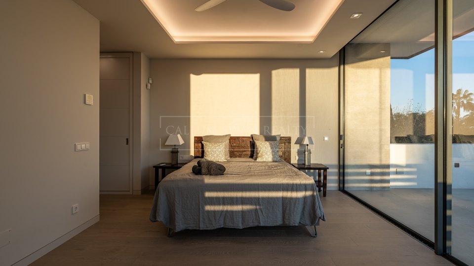 Marbella Golden Mile, Impresionante villa moderna con vistas al mar en la Milla de Oro de Marbella