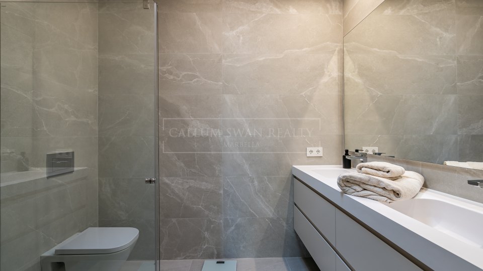 Marbella Golden Mile, Impresionante villa moderna con vistas al mar en la Milla de Oro de Marbella