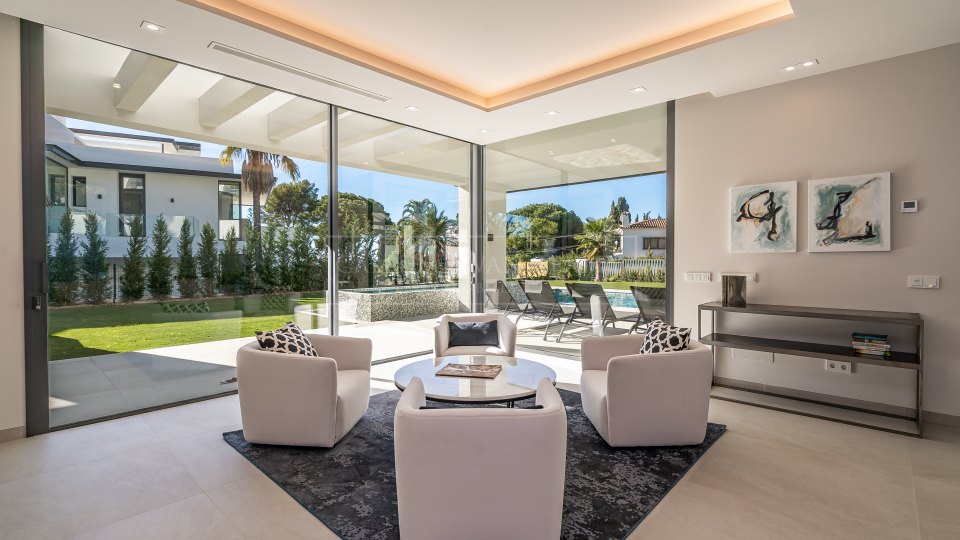 Marbella Golden Mile, Impresionante villa moderna con vistas al mar en la Milla de Oro de Marbella