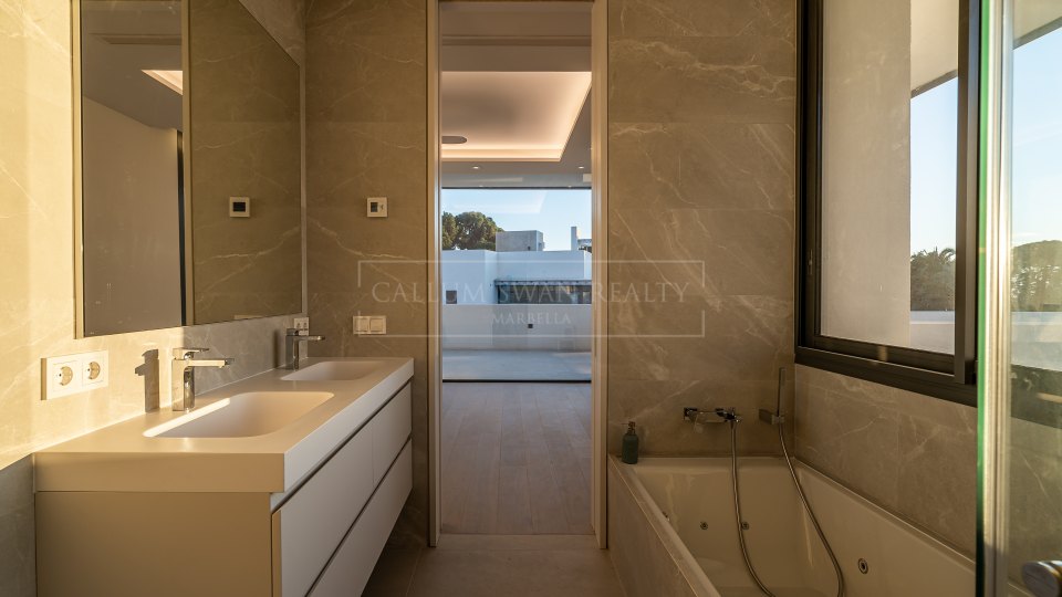 Marbella Golden Mile, Impresionante villa moderna con vistas al mar en la Milla de Oro de Marbella