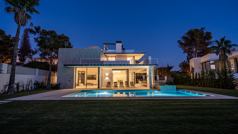 Marbella Golden Mile, Impresionante villa moderna con vistas al mar en la Milla de Oro de Marbella