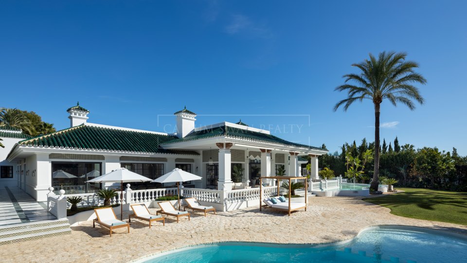 Nueva Andalucia, Beautiful Moorish-style luxury villa with Andalusian charm in Aloha