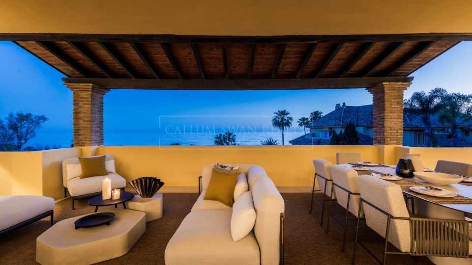 Marbella East, Stunning luxury penthouse frontline beach in Marbella