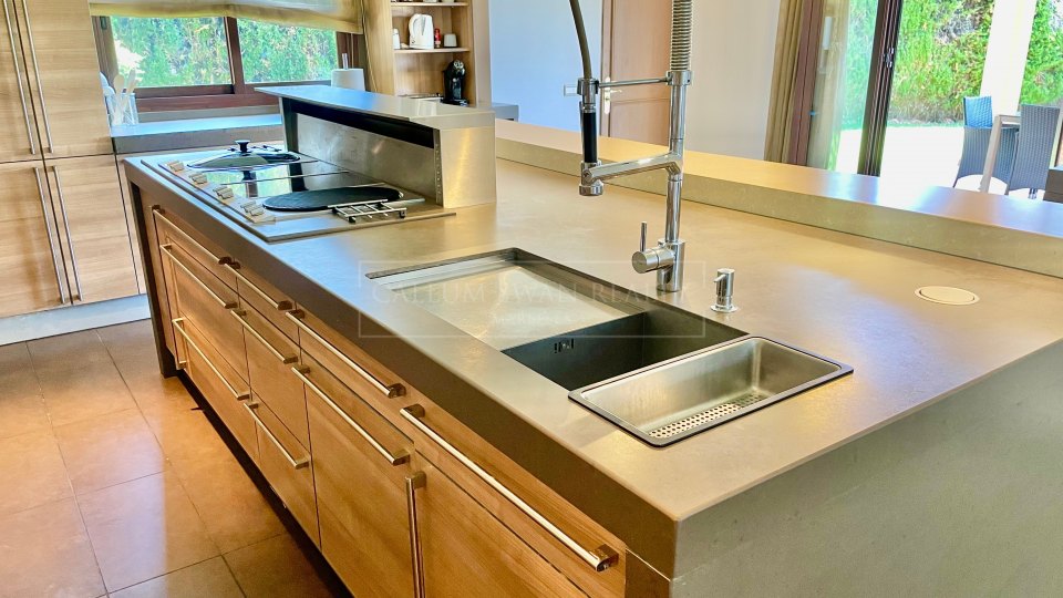 Marbella Golden Mile, Bonita villa privada en la Milla de Oro