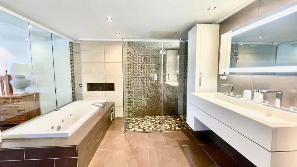 Marbella Golden Mile, Bonita villa privada en la Milla de Oro