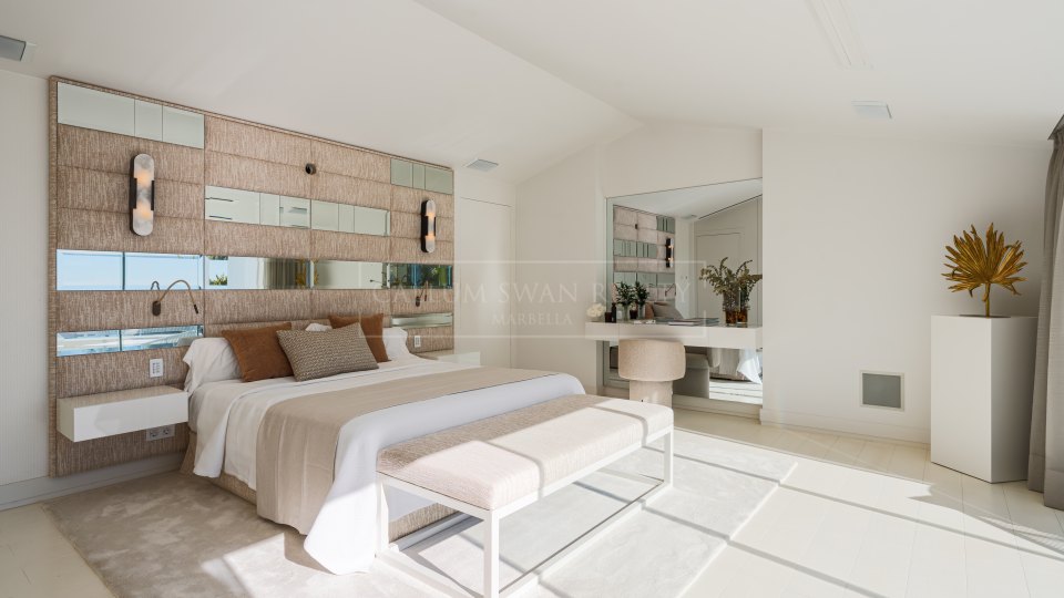 Marbella Golden Mile, Beachside villa in Puente Romano, Marbella Golden Mile