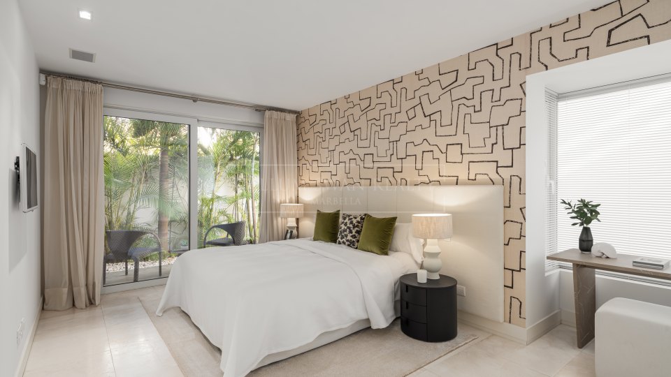 Marbella Golden Mile, Beachside villa in Puente Romano, Marbella Golden Mile