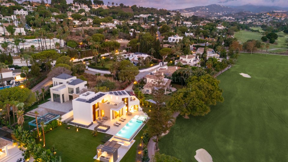 Nueva Andalucia, Villa de golf à Las Brisas avec vue sur le golf et les montagnes