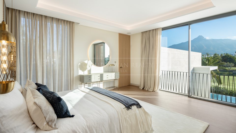 Nueva Andalucia, Villa de golf à Las Brisas avec vue sur le golf et les montagnes