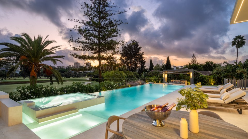 Nueva Andalucia, Villa de golf à Las Brisas avec vue sur le golf et les montagnes