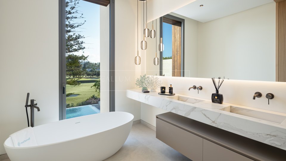 Nueva Andalucia, Villa de golf à Las Brisas avec vue sur le golf et les montagnes