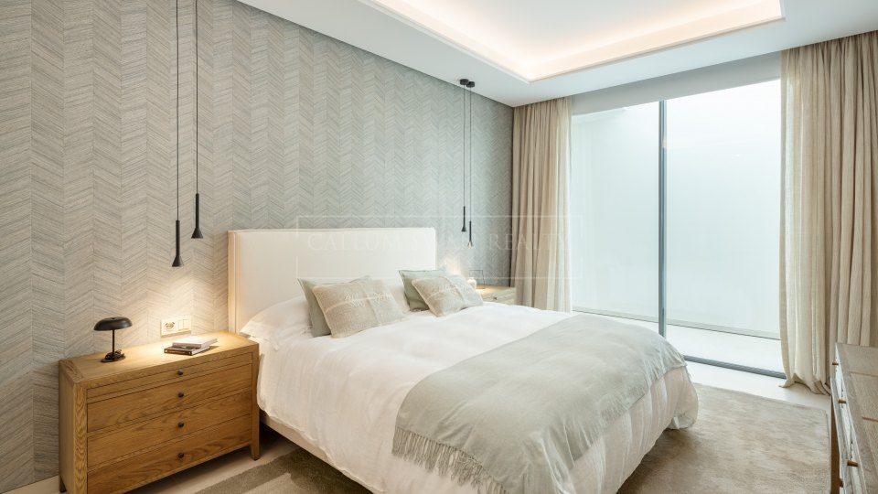 Nueva Andalucia, Villa de golf à Las Brisas avec vue sur le golf et les montagnes