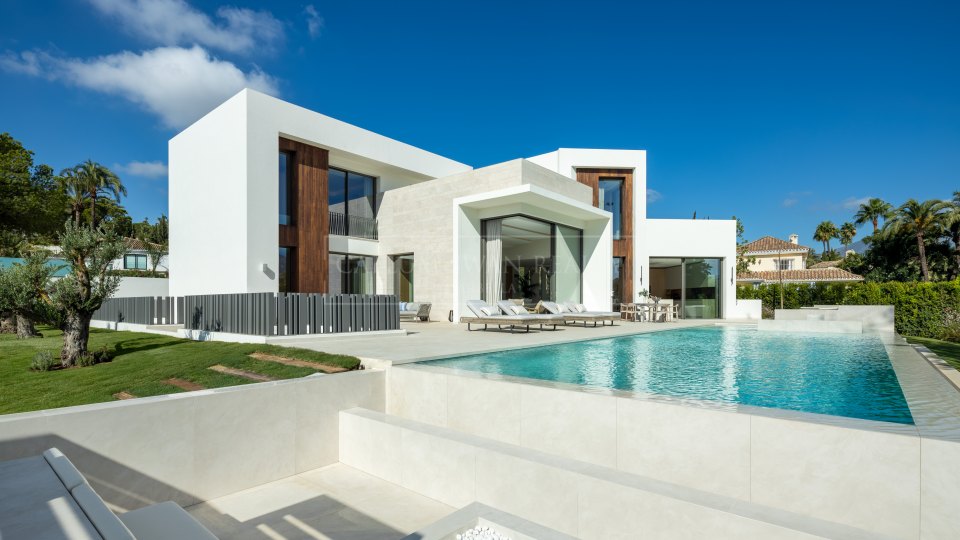 Nueva Andalucia, Villa de golf à Las Brisas avec vue sur le golf et les montagnes