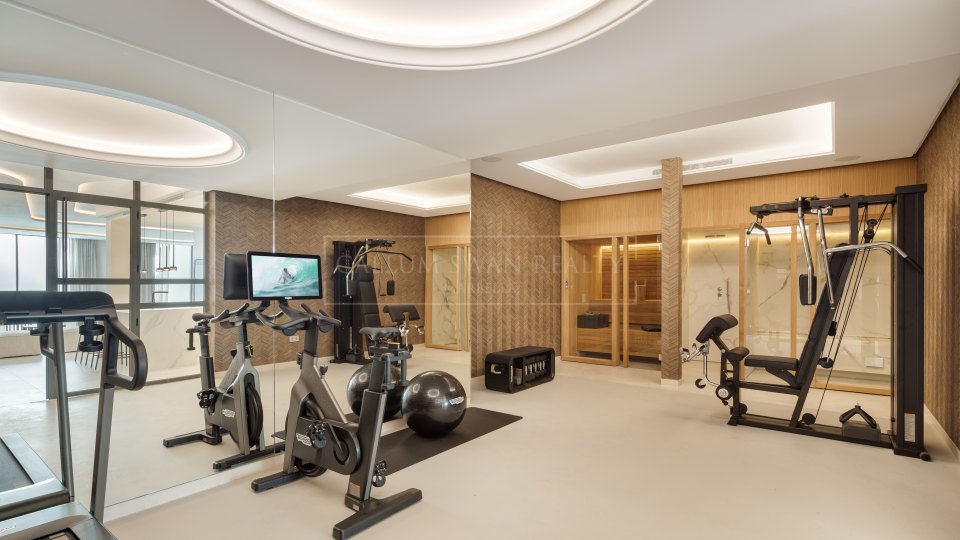 Nueva Andalucia, Villa de golf à Las Brisas avec vue sur le golf et les montagnes