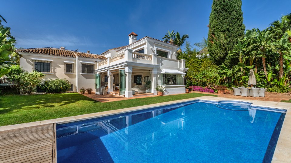 Marbella Golden Mile, Preciosa villa familiar con impresionantes vistas al mar en Cascada de Camoján