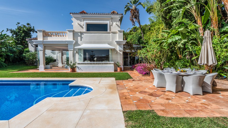 Marbella Golden Mile, Preciosa villa familiar con impresionantes vistas al mar en Cascada de Camoján