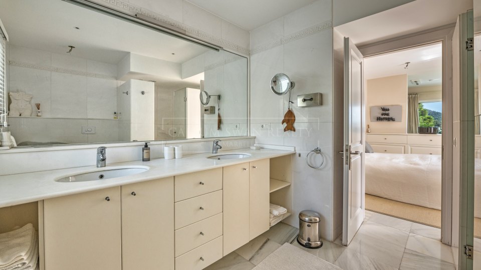 Marbella Golden Mile, Preciosa villa familiar con impresionantes vistas al mar en Cascada de Camoján