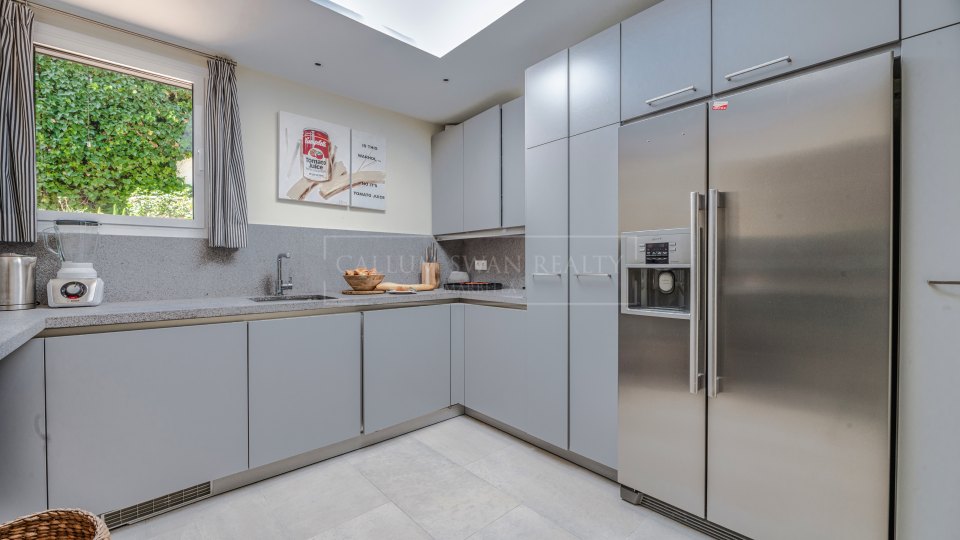 Marbella Golden Mile, Preciosa villa familiar con impresionantes vistas al mar en Cascada de Camoján