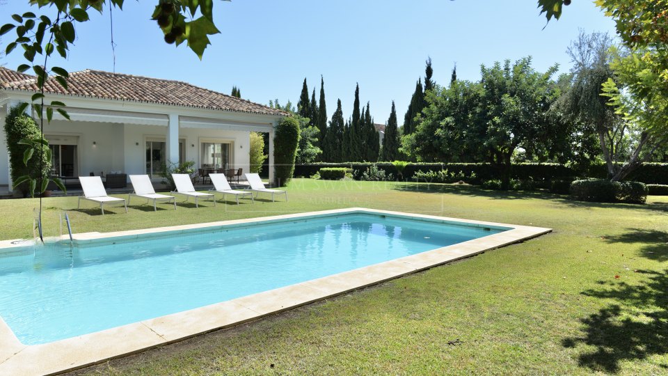 Marbella Golden Mile, Villa moderna familiar en Altos de Puente Romano