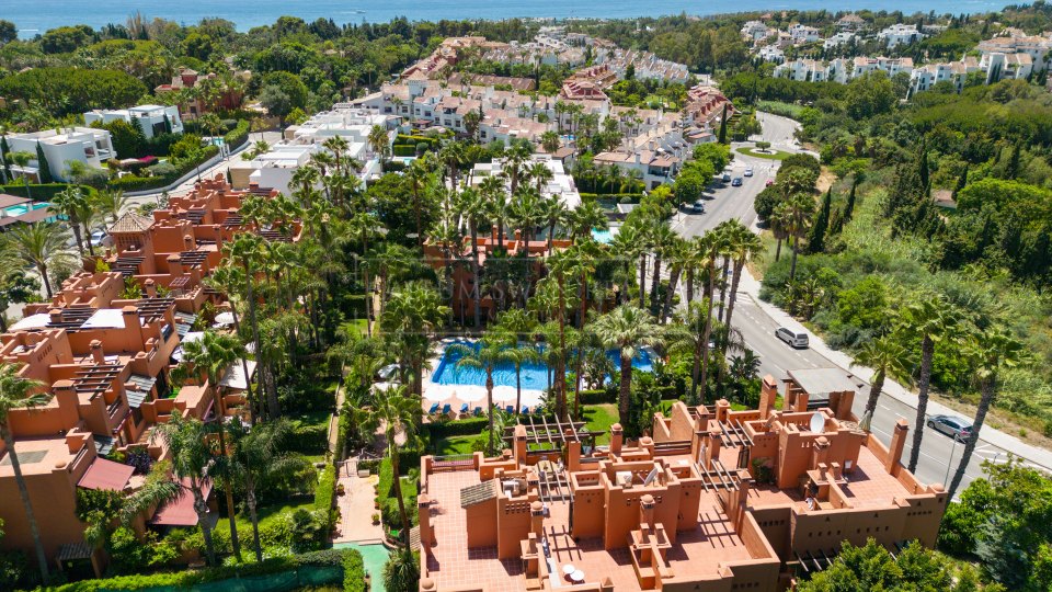 Town houses for sale in Altos de Puente Romano, Marbella Golden Mile