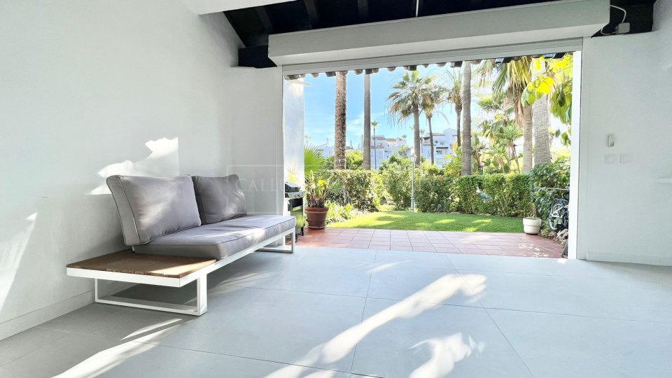 Estepona, Maison mitoyenne en bord de mer à vendre à Costalita