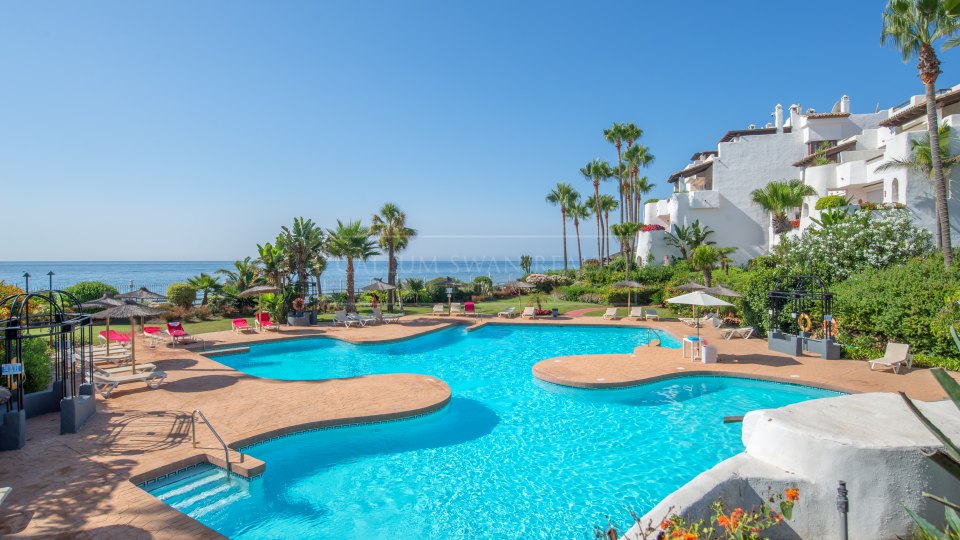 Marbella - Puerto Banus, Apartamento en primera línea de playa en el complejo Ventura del Mar