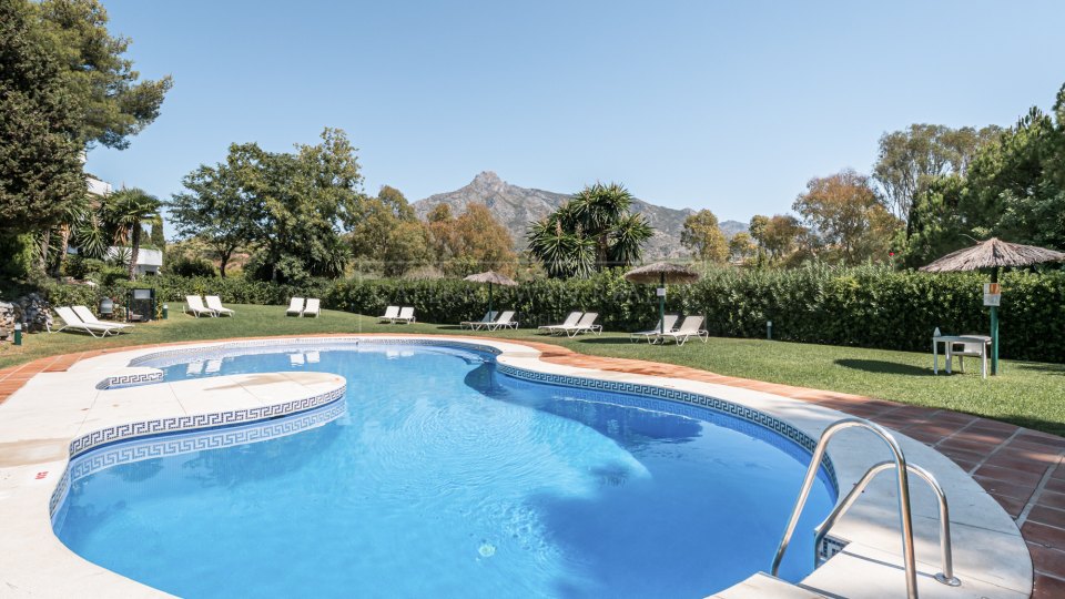 Marbella Golden Mile, Duplex penthouse in the gated community of Coto Real