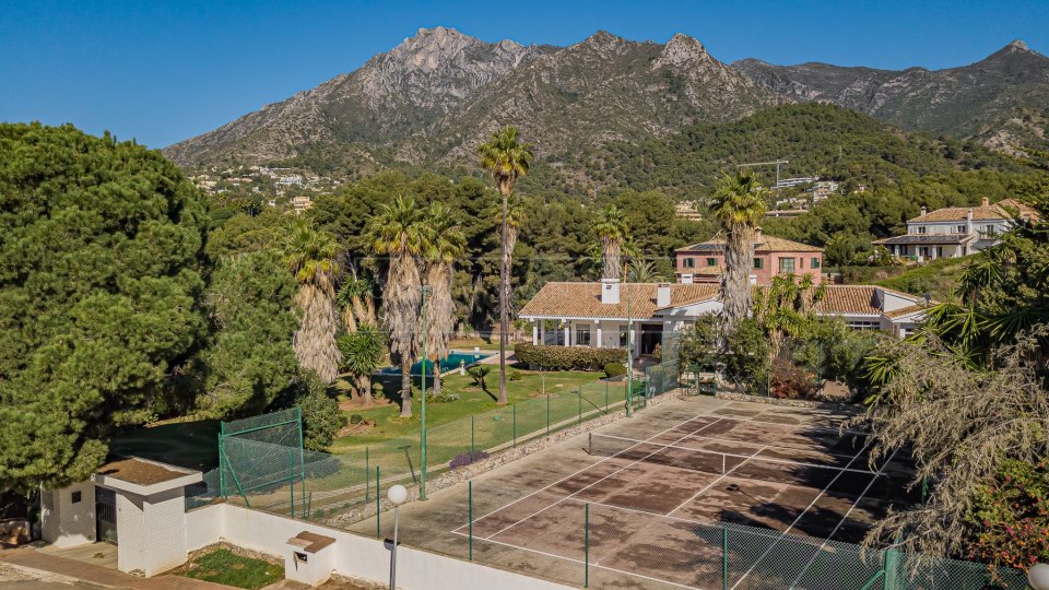 Marbella, El Mirador Marbella, villa with a large plot for sale