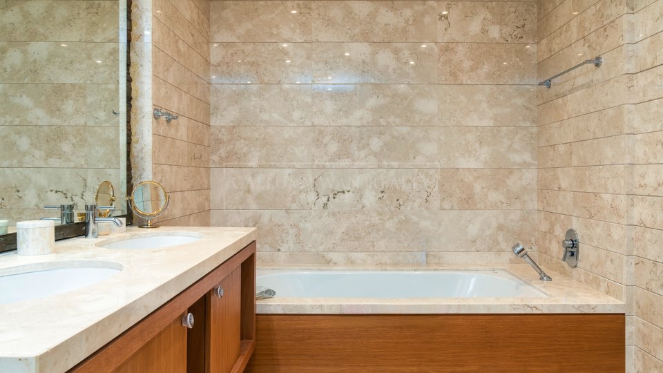 Marbella Golden Mile, Apartamento en la Milla de Oro con vistas al mar