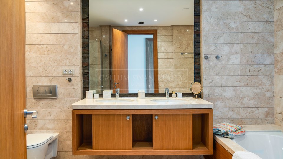 Marbella Golden Mile, Apartamento en la Milla de Oro con vistas al mar