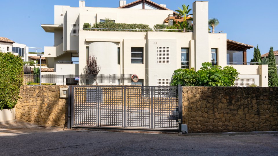 Marbella Golden Mile, Apartamento en la Milla de Oro con vistas al mar
